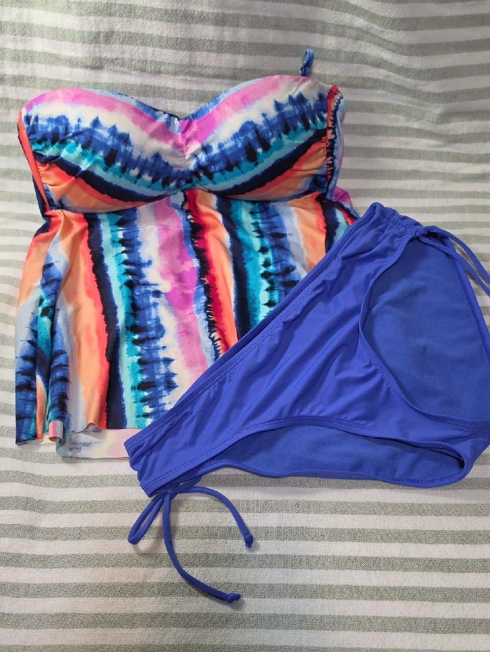 Apt. 9 Blue Swim Top And BOTTOMS with Multicolor Accent - MEDIUM